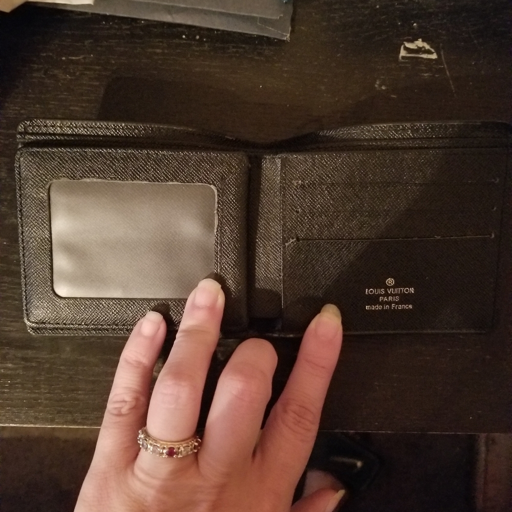 Louis Vuitton bi-fold Wallet Black - Picture 2 of 4